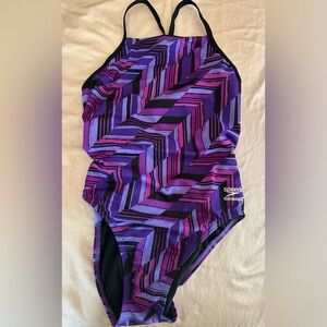 Speedo swimsuit NWOT women Endurance+ plus free back size 8 34 one piece purple